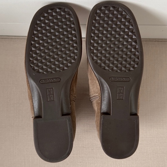 Women’s AEROSOLES Taupe Suede Ankle Booties - Picture 5 of 5